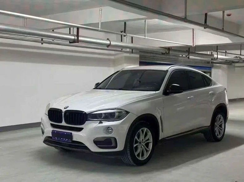 宝马X6 正面外观三