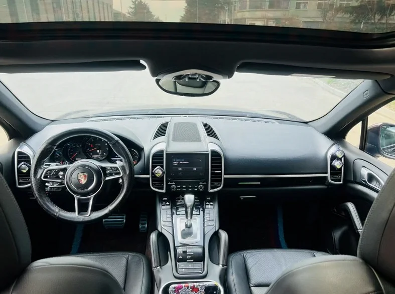 保时捷卡宴 内饰前排