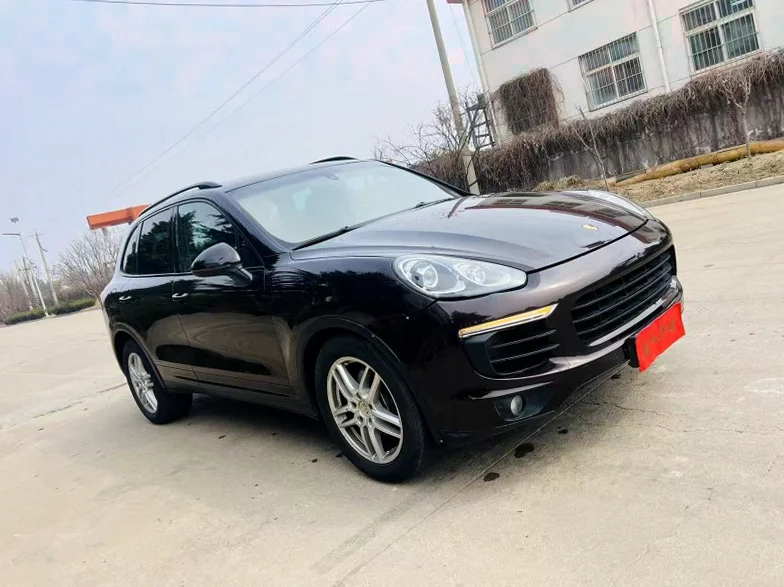 保时捷卡宴 正面外观二