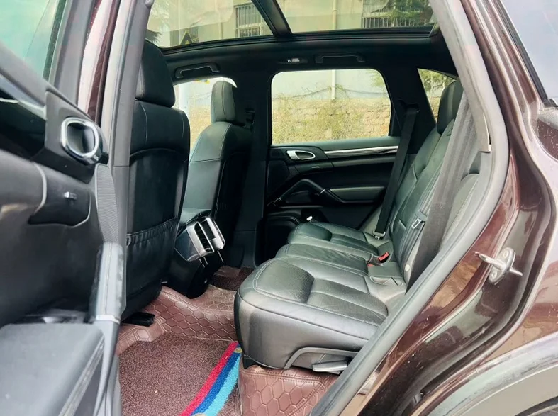 保时捷卡宴 后面外观一