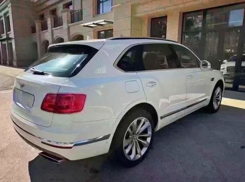 宾利添越 驾驶室