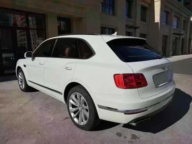 宾利添越 内饰前排