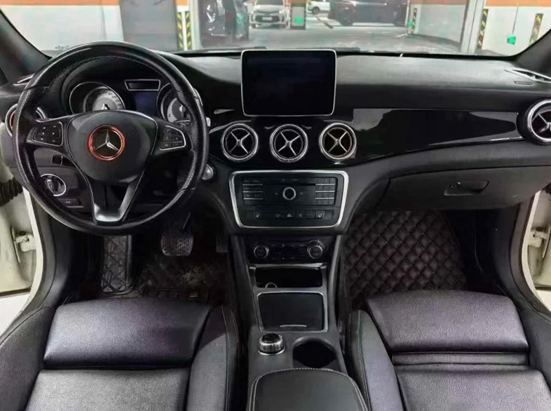 奔驰CLA 后面外观二