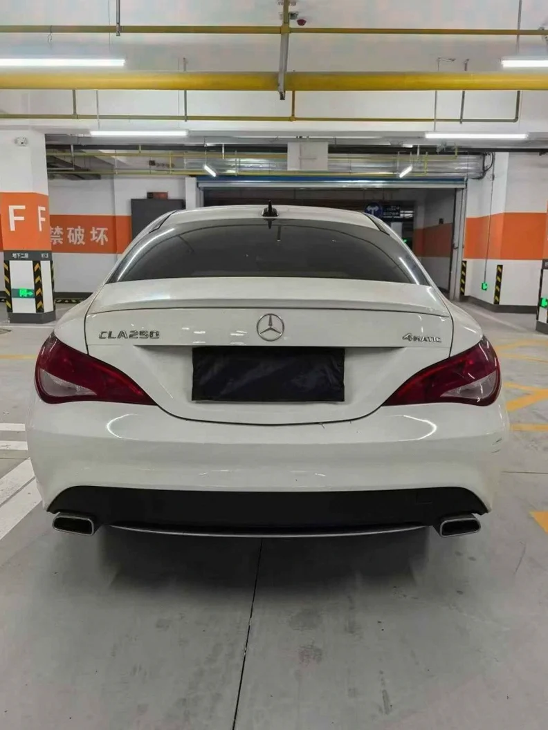 奔驰CLA 内饰后排