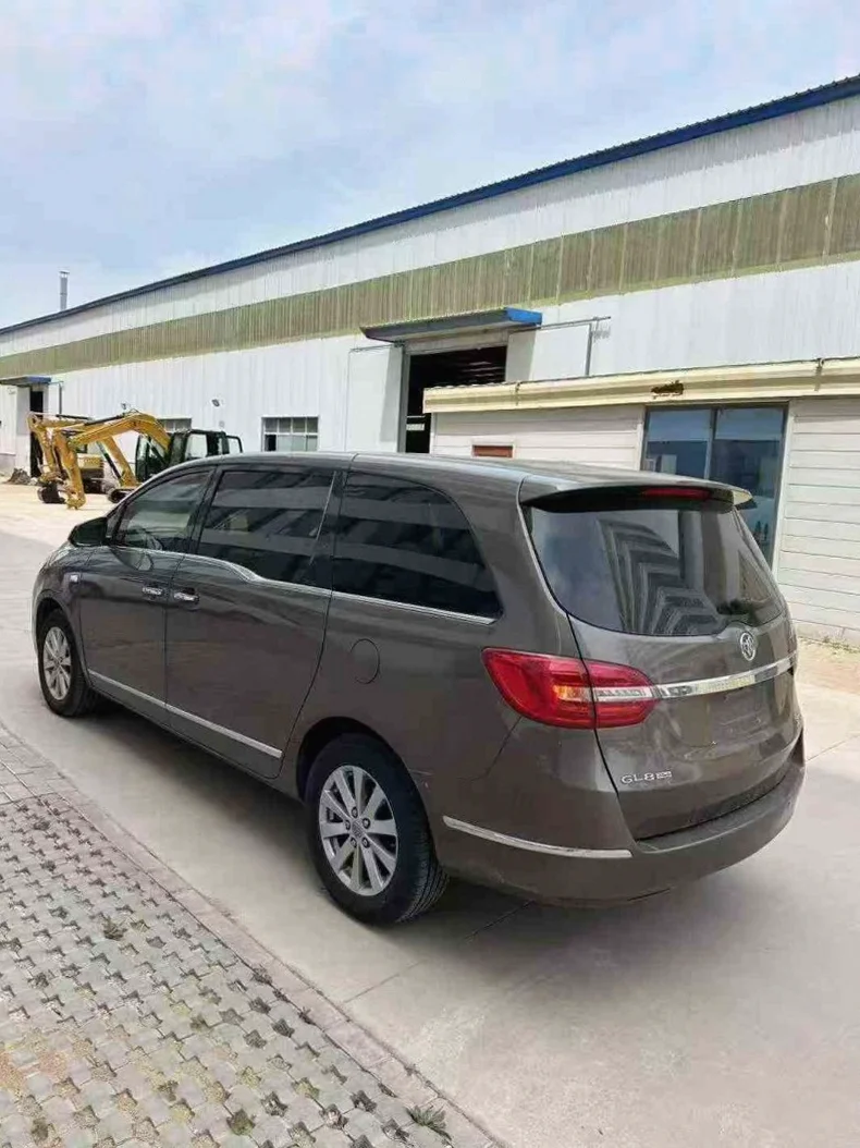 别克GL8 后面外观一