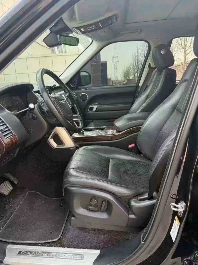 路虎揽胜行政 后面外观一