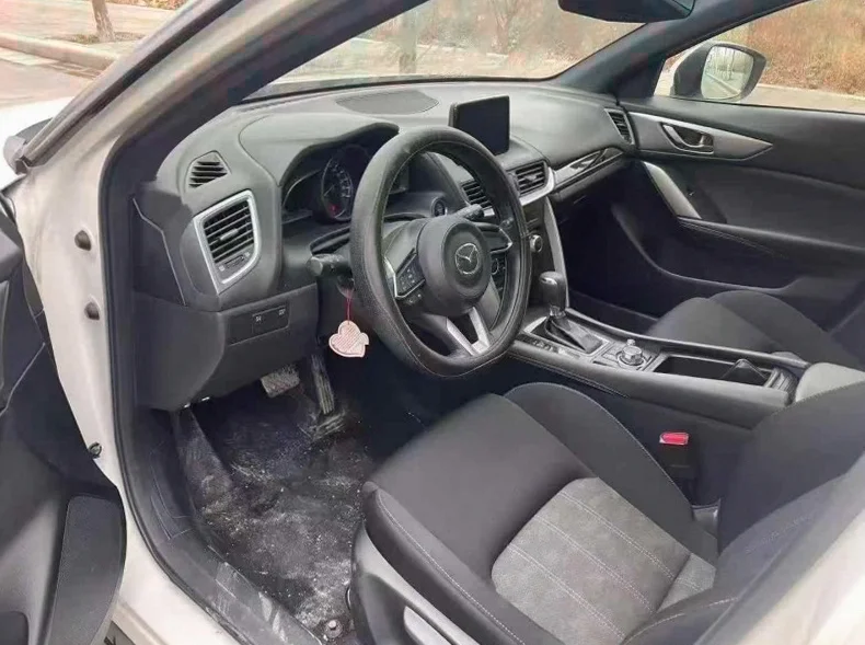 马自达CX-4 驾驶室