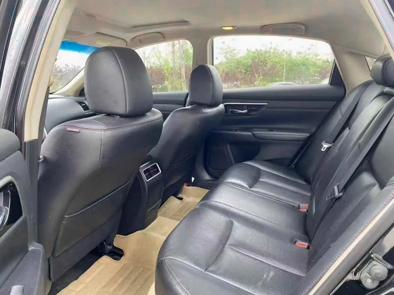 日产天籁 后面外观三