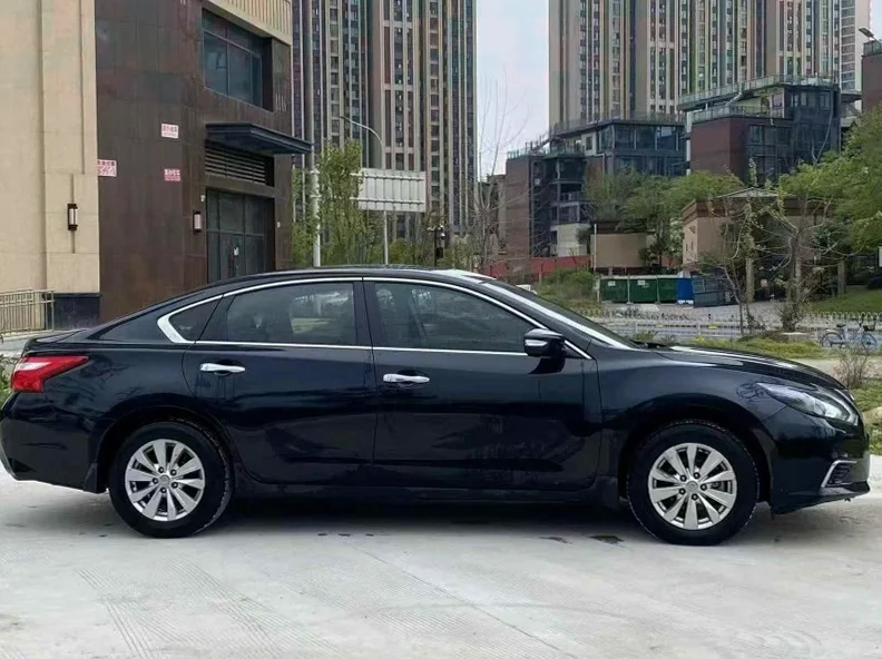 日产天籁 正面外观三