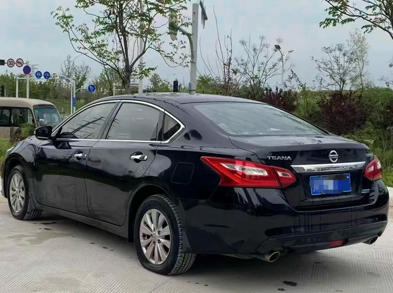 日产天籁 内饰前排