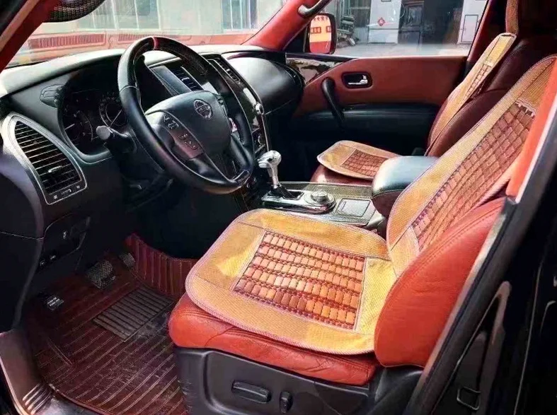 日产途乐 驾驶室