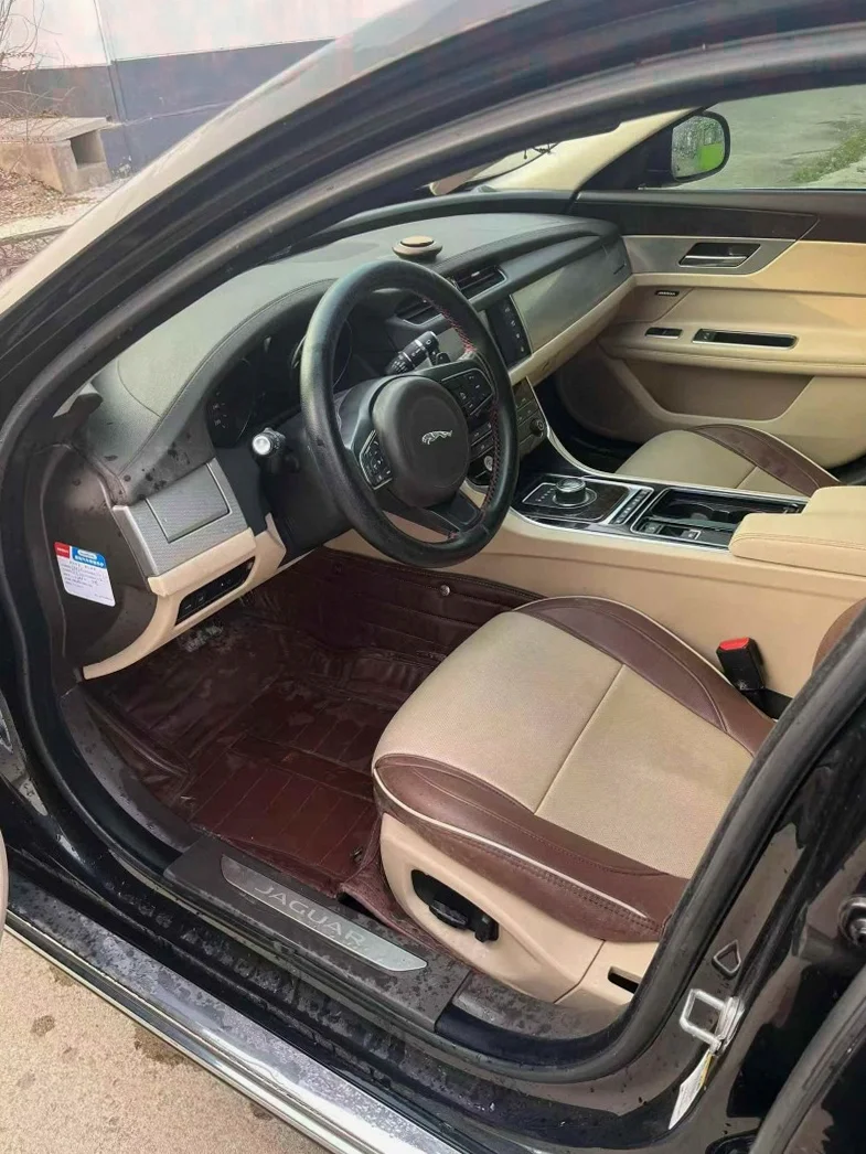 捷豹XFL 内饰前排