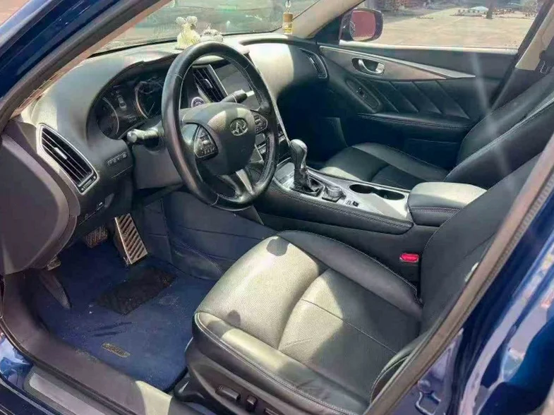 英菲尼迪Q50L 后面外观一