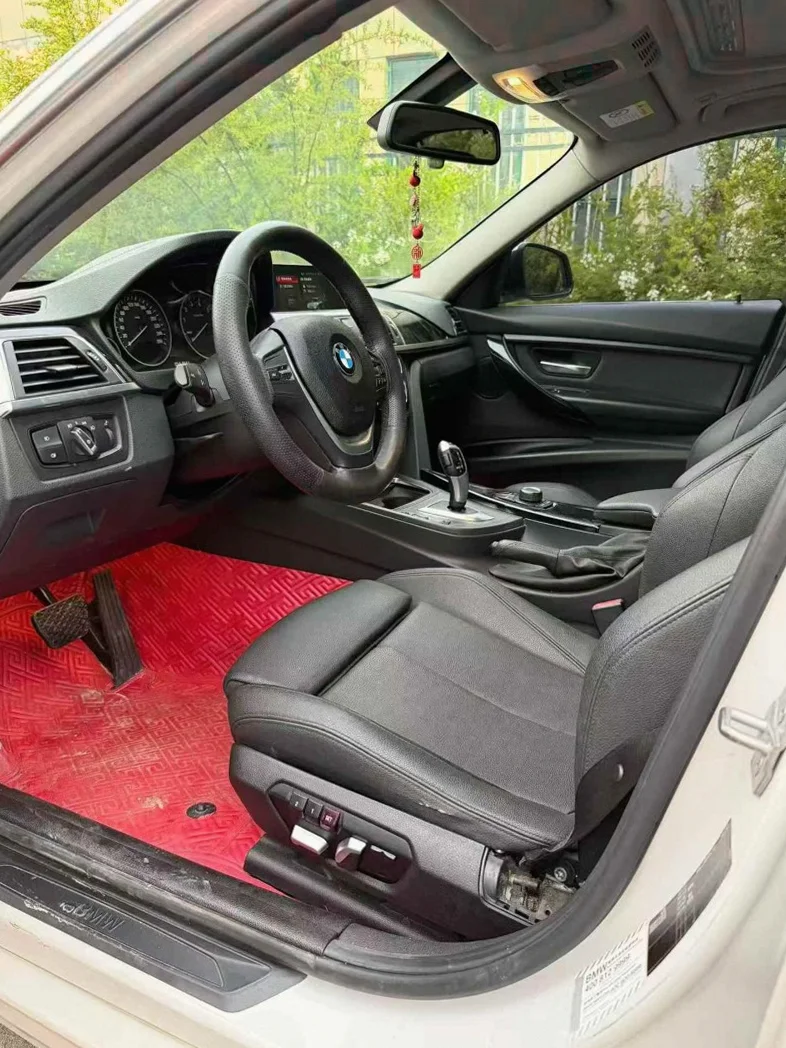 宝马3系 内饰前排