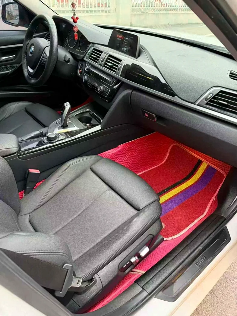 宝马3系 内饰后排