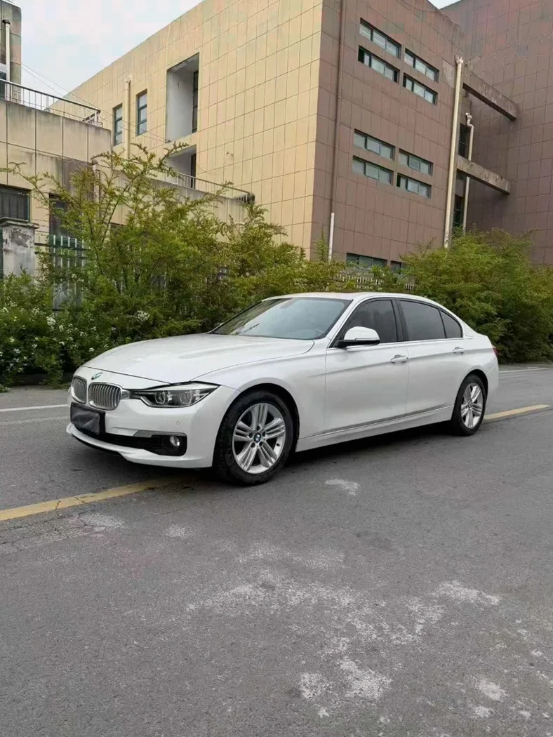 宝马3系 正面外观二