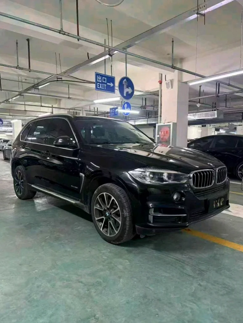 宝马X5 正面外观三