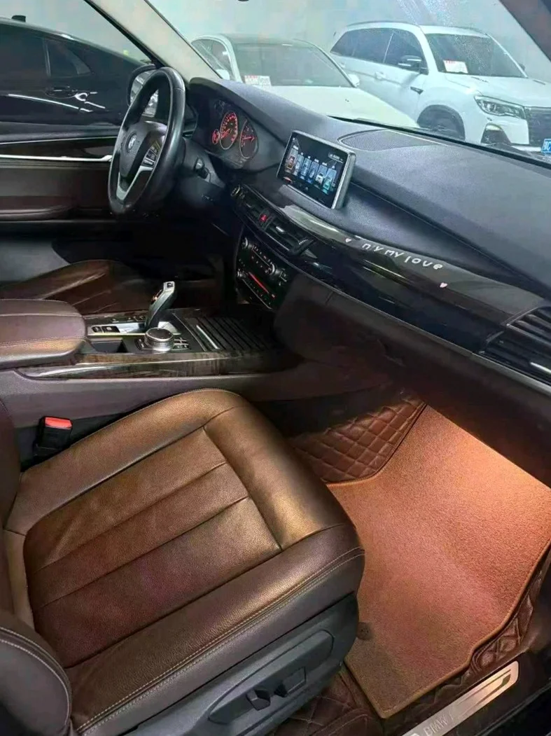 宝马X5 后面外观一