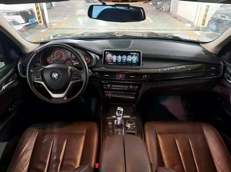 宝马X5 内饰前排