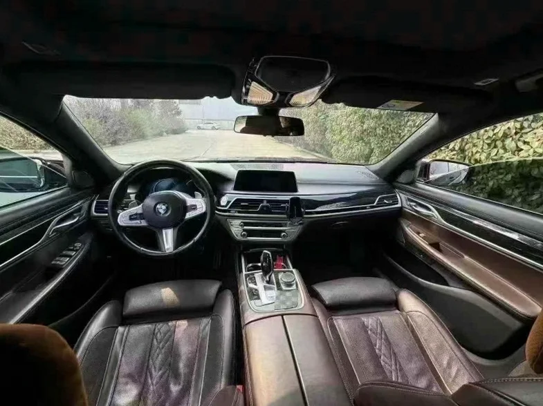 宝马7系 内饰后排