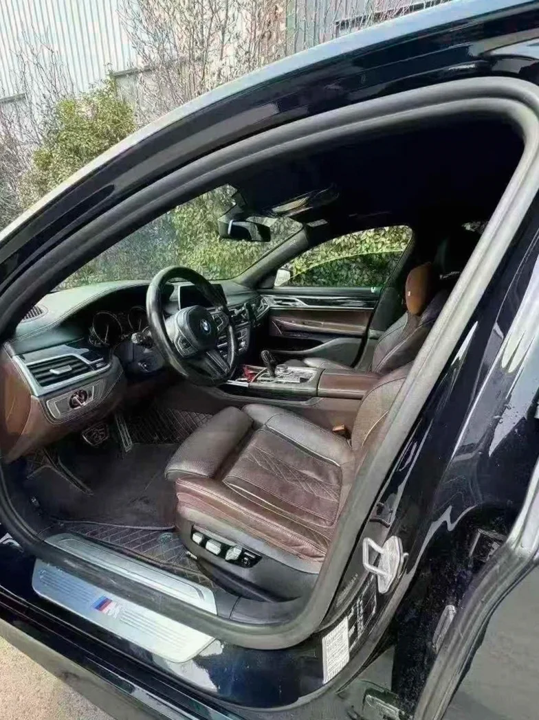 宝马7系 内饰前排