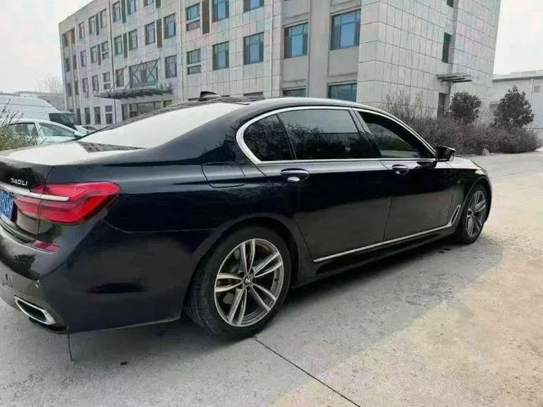 宝马7系 后面外观二