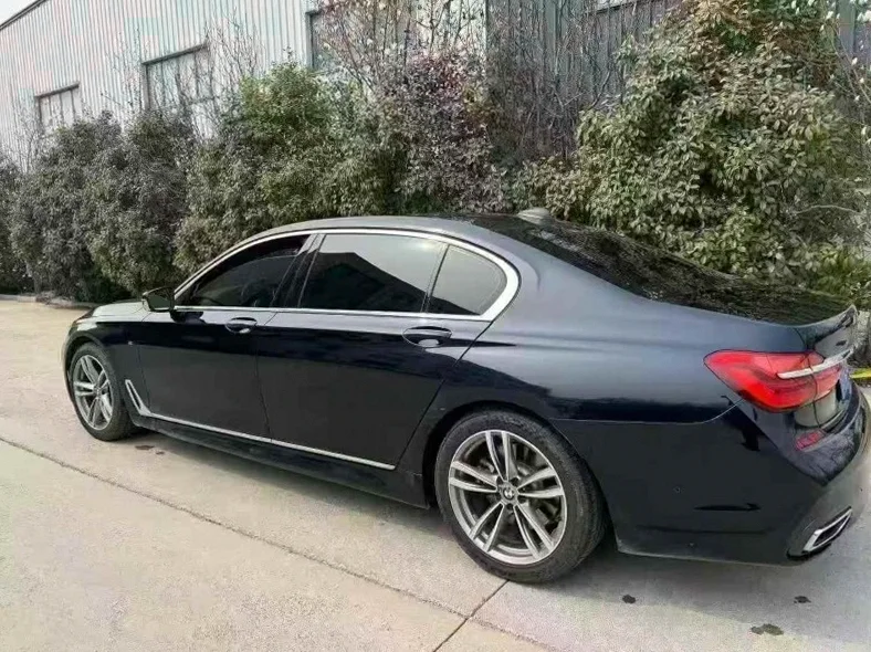 宝马7系 后面外观一