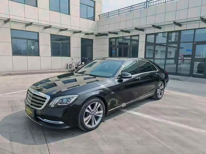 奔驰S 正面外观二