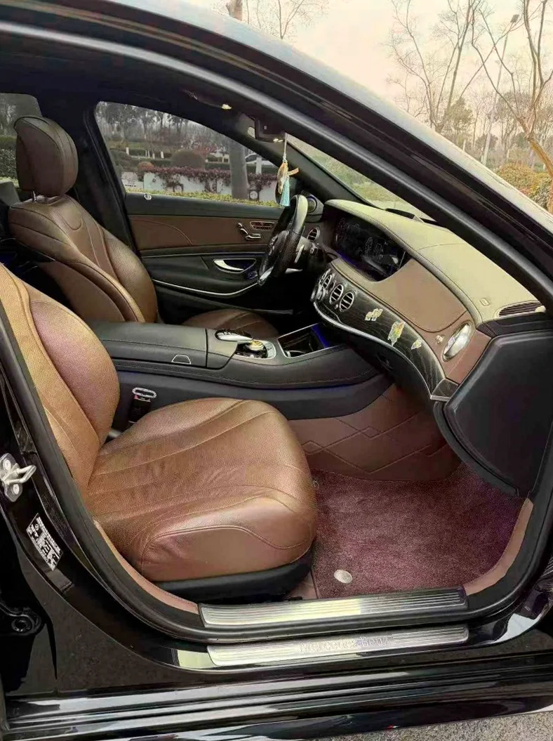 奔驰S 后面外观三