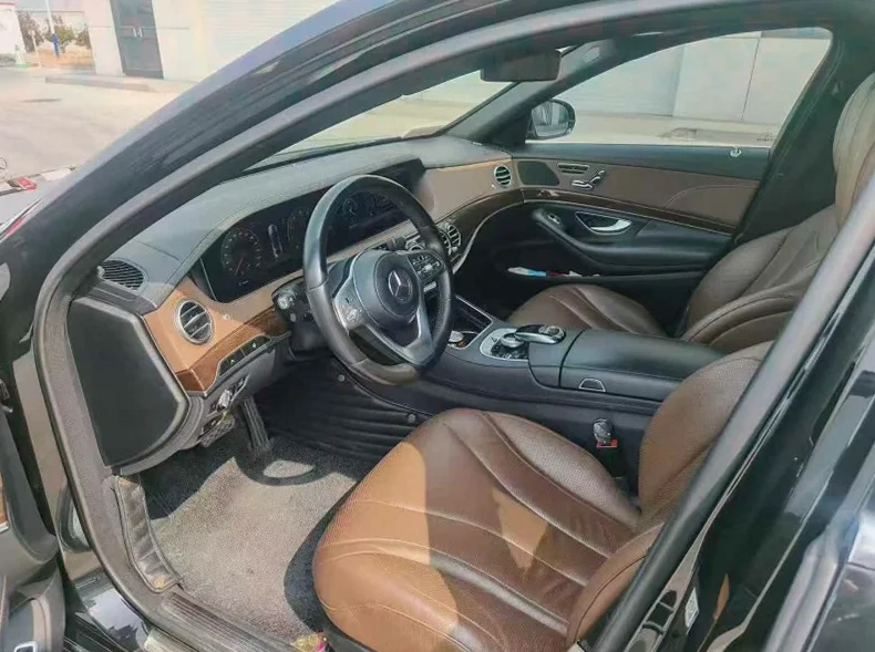 奔驰S 后面外观三