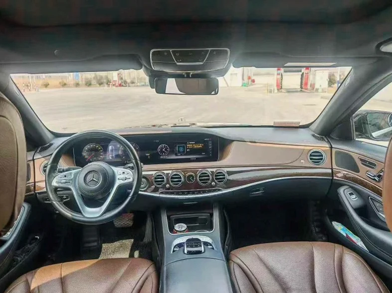 奔驰S 后面外观一