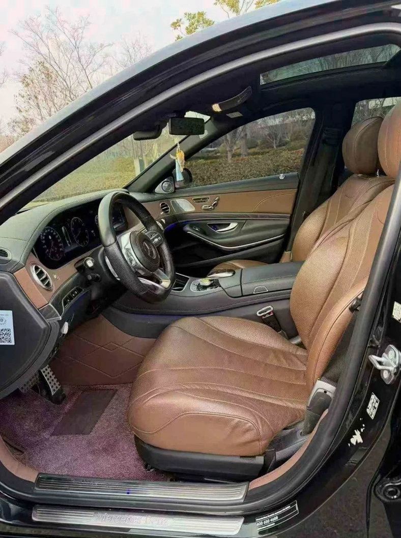 奔驰S 内饰前排