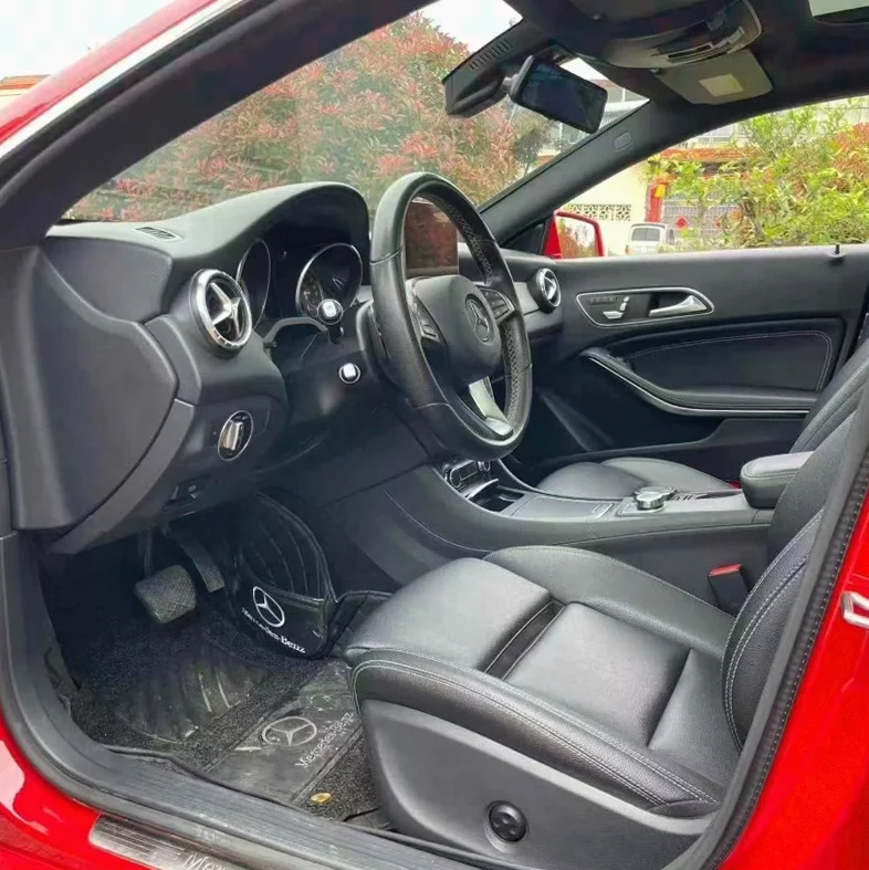 奔驰CLA 后面外观一