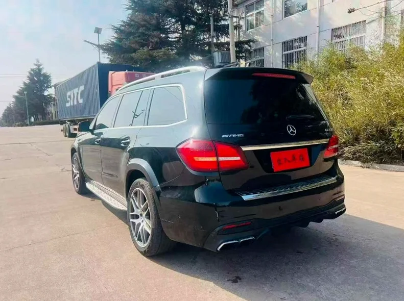 奔驰GLS 后面外观三