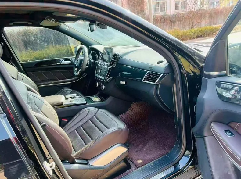 奔驰GLS 内饰后排