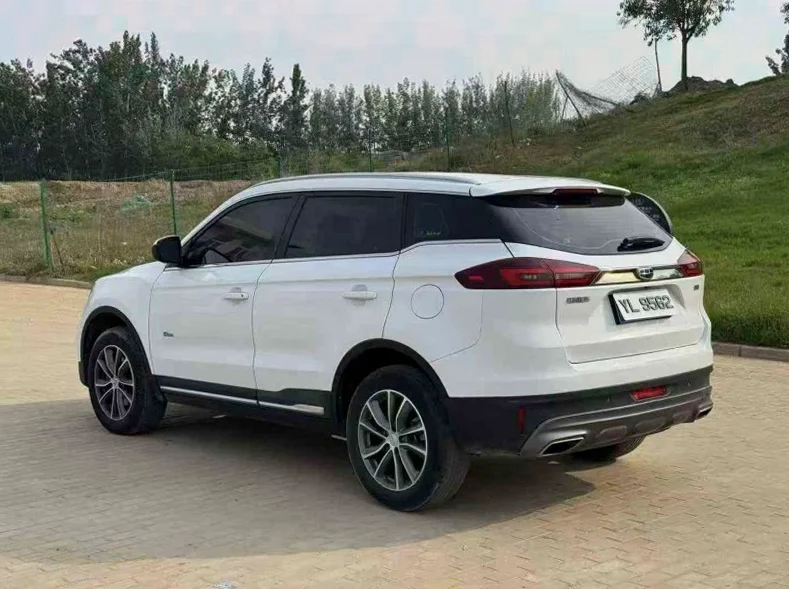 吉利博越 内饰后排