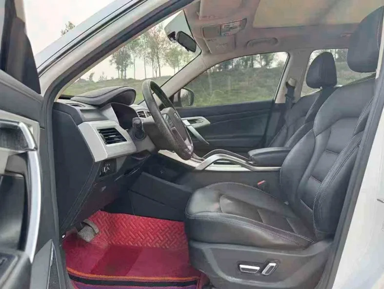 吉利博越 后面外观一