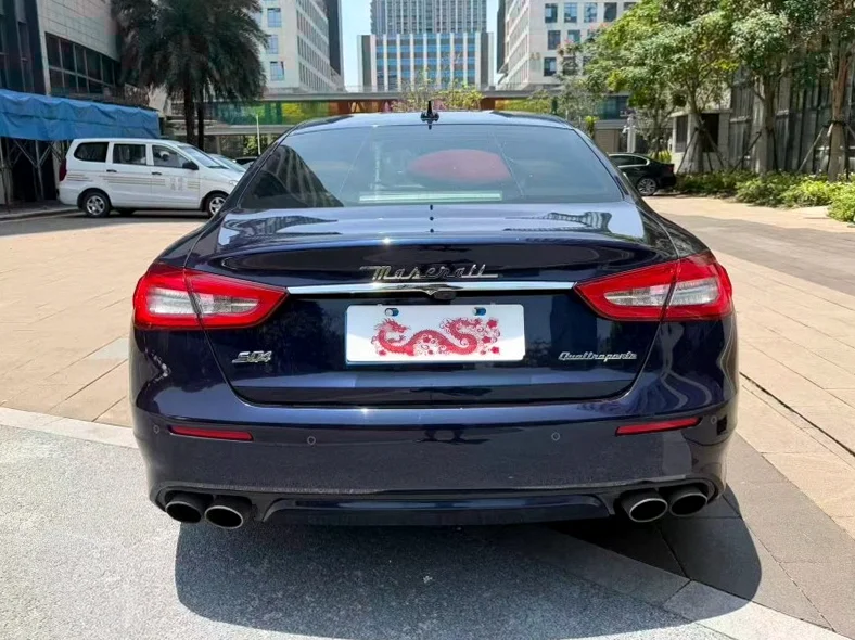 玛莎拉蒂总裁 驾驶室