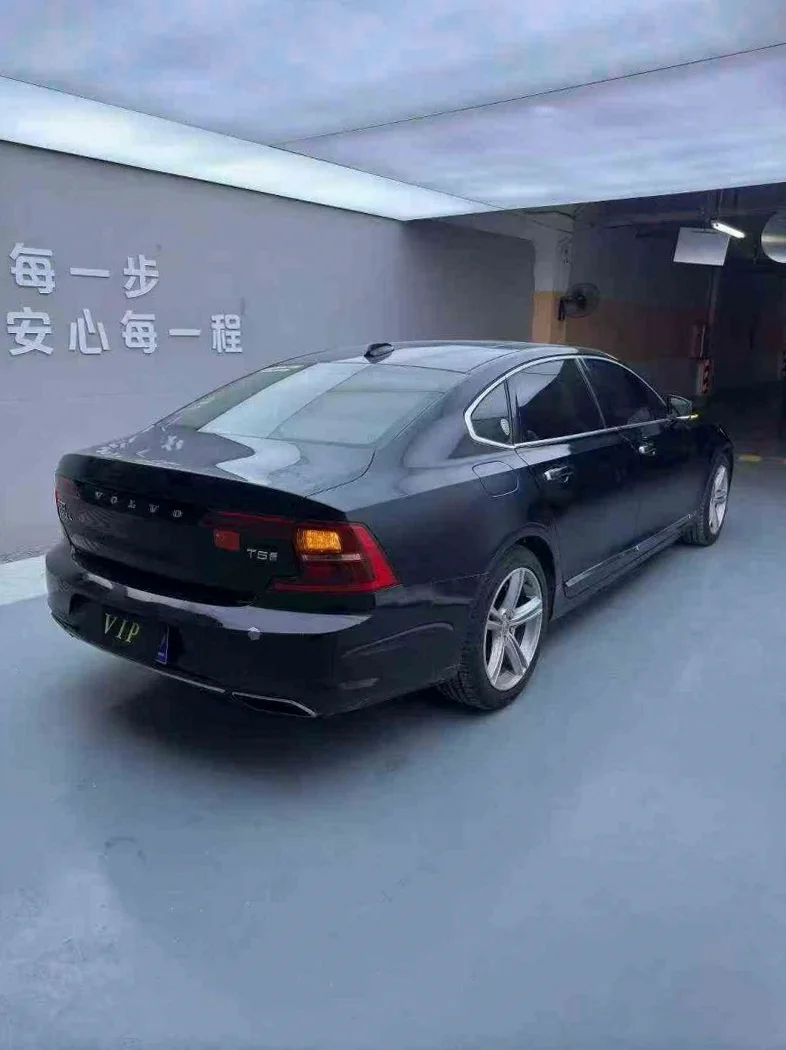 沃尔沃S90 驾驶室