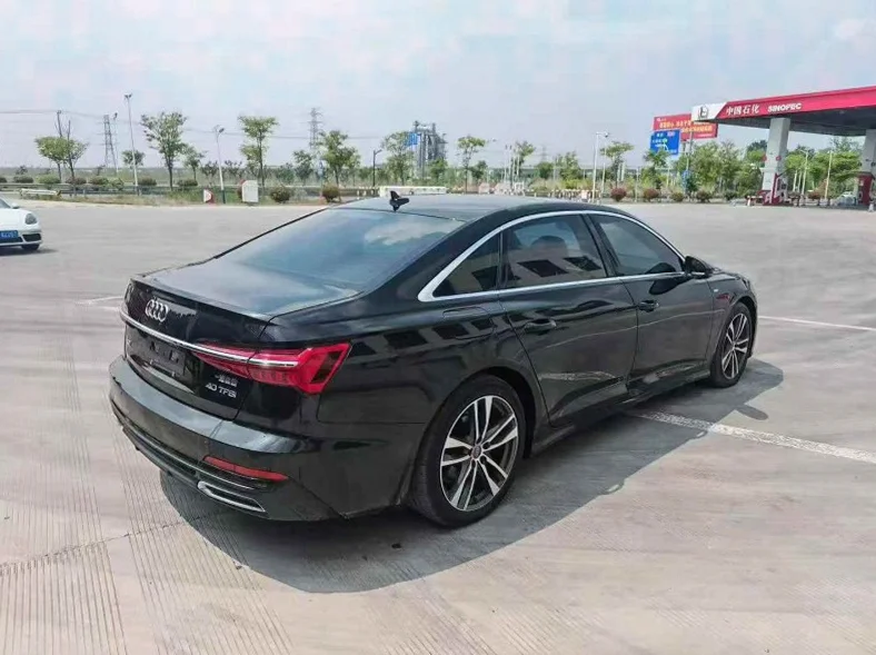 奥迪A6L 内饰前排