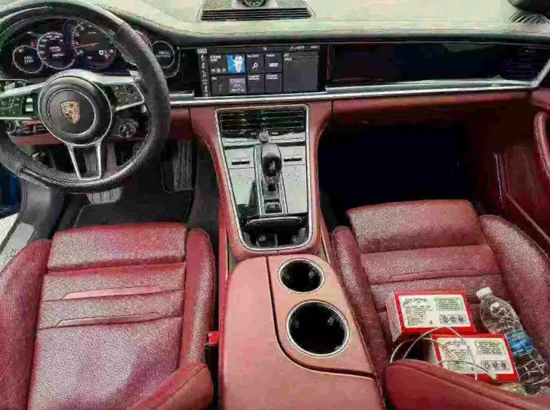 保时捷帕拉梅拉 后面外观三