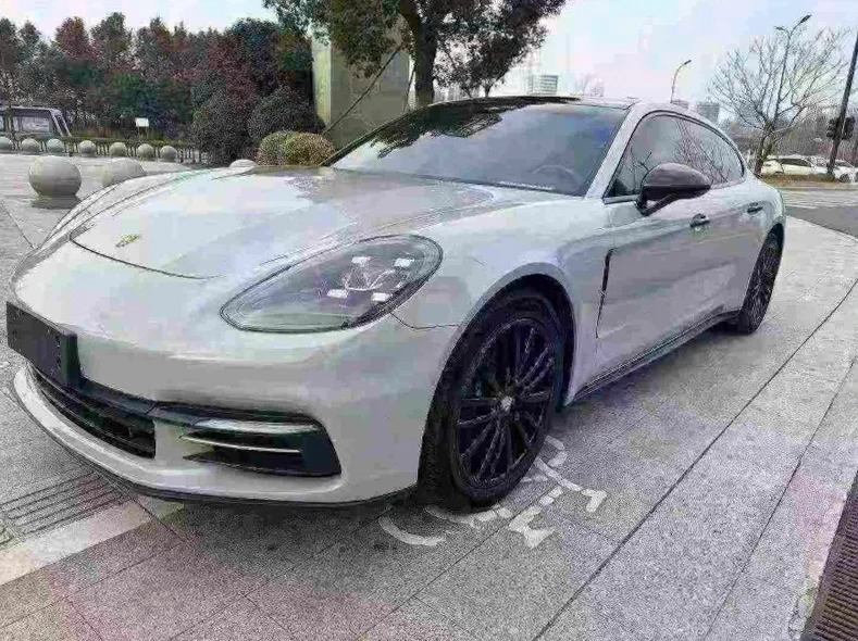 保时捷帕拉梅拉 正面外观二