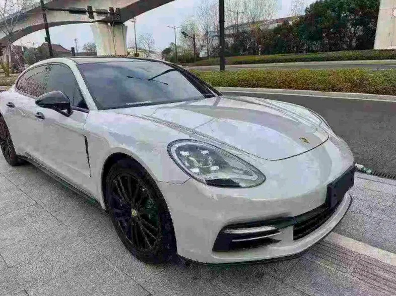 保时捷帕拉梅拉 正面外观三