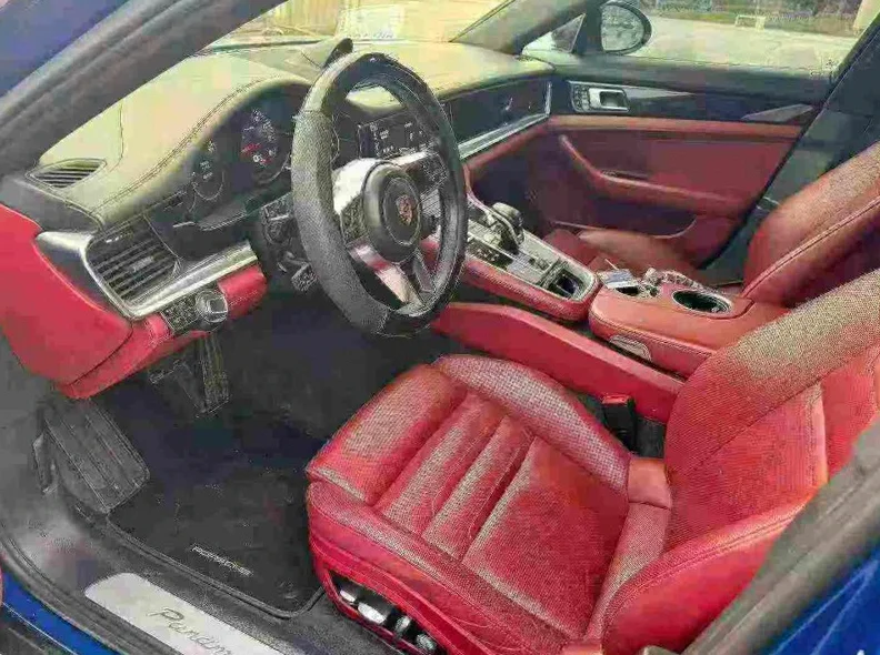 保时捷帕拉梅拉 后面外观一