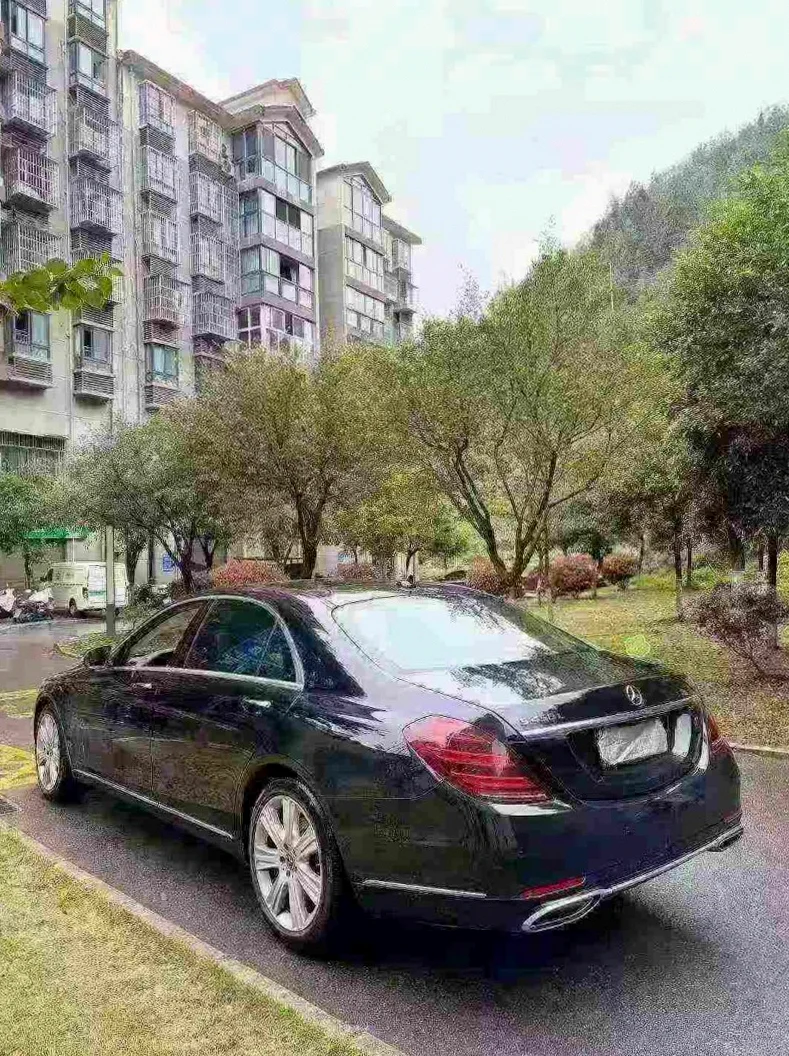 奔驰S 内饰前排