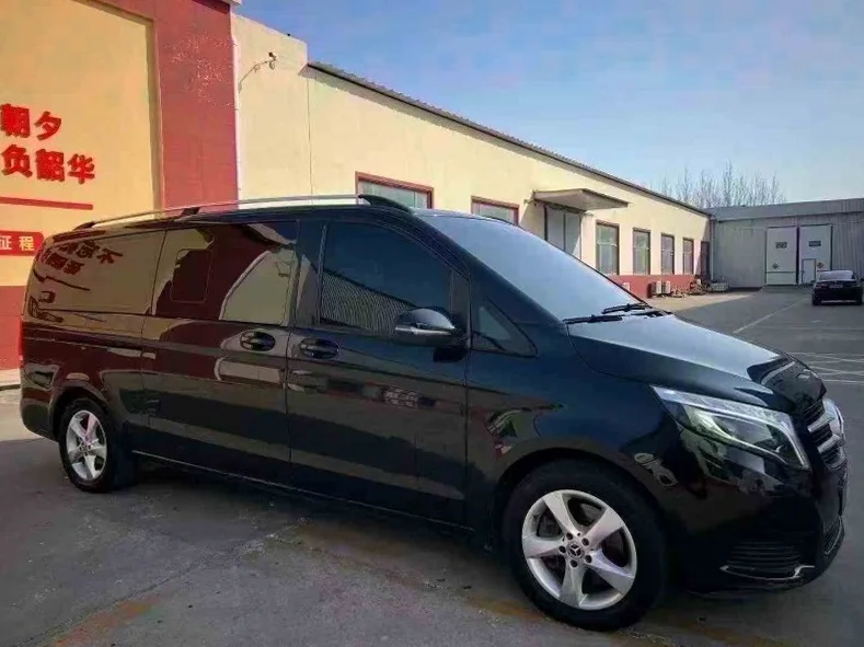 奔驰V 正面外观二