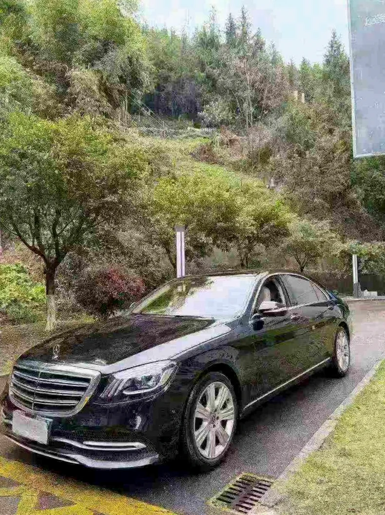 奔驰S 正面外观二