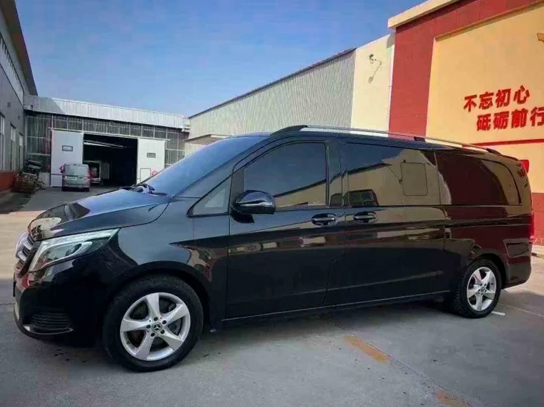 奔驰V 正面外观三