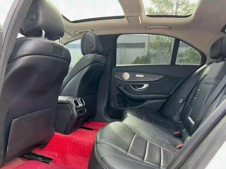 奔驰C 后面外观二