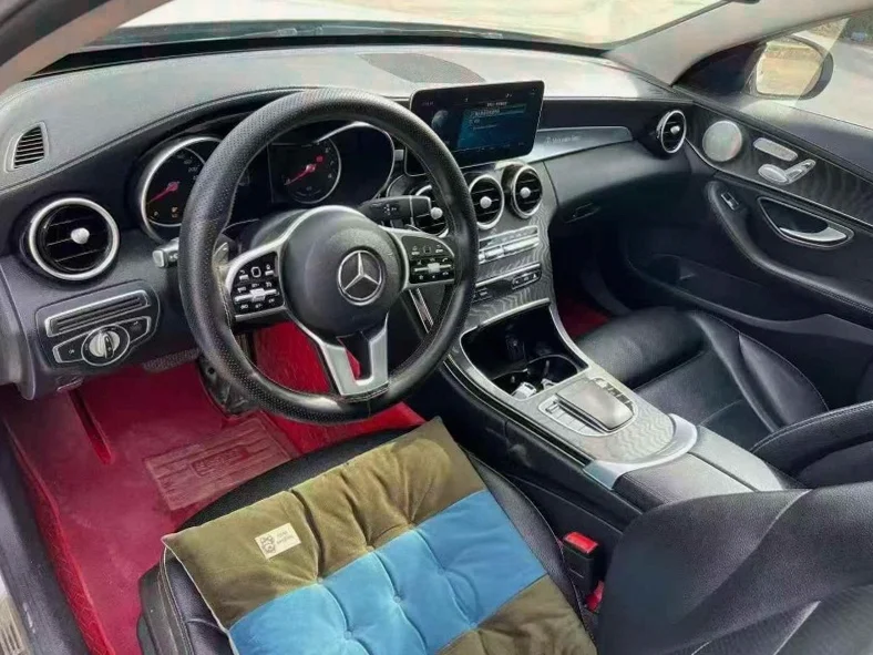 奔驰C 后面外观一